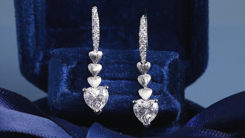 Amore Heartbeat Radiance 18K Gold Moissanite Earrings