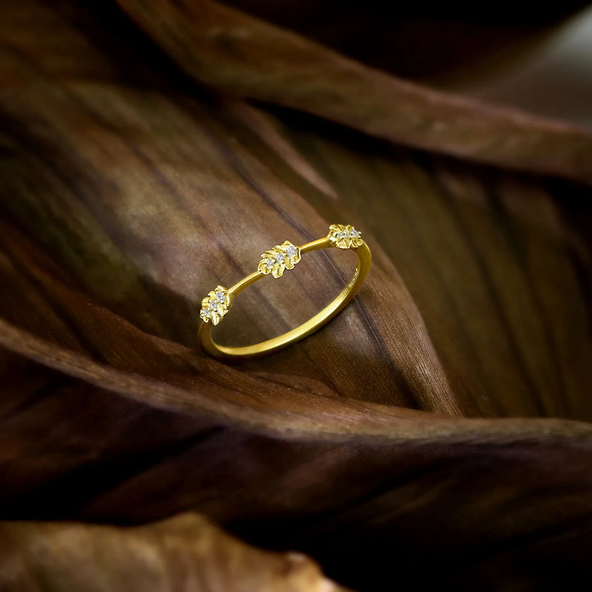 Oak Leaf 18K Gold Stackable Diamond Ring