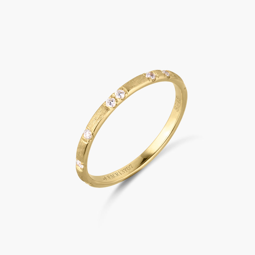 Harmonious Encounter 18K Gold Curved Diamond Ring