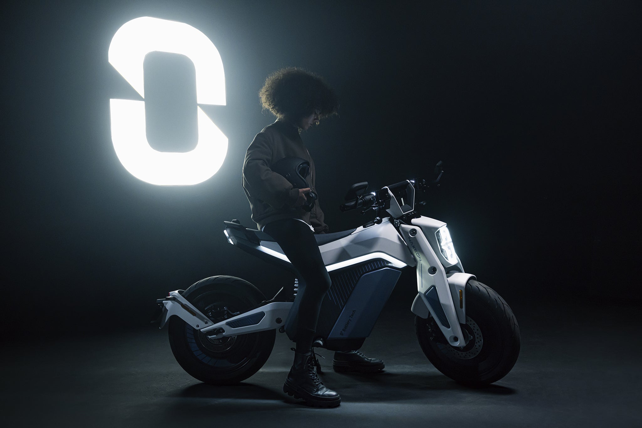 NAXEON I AM. E-Moto