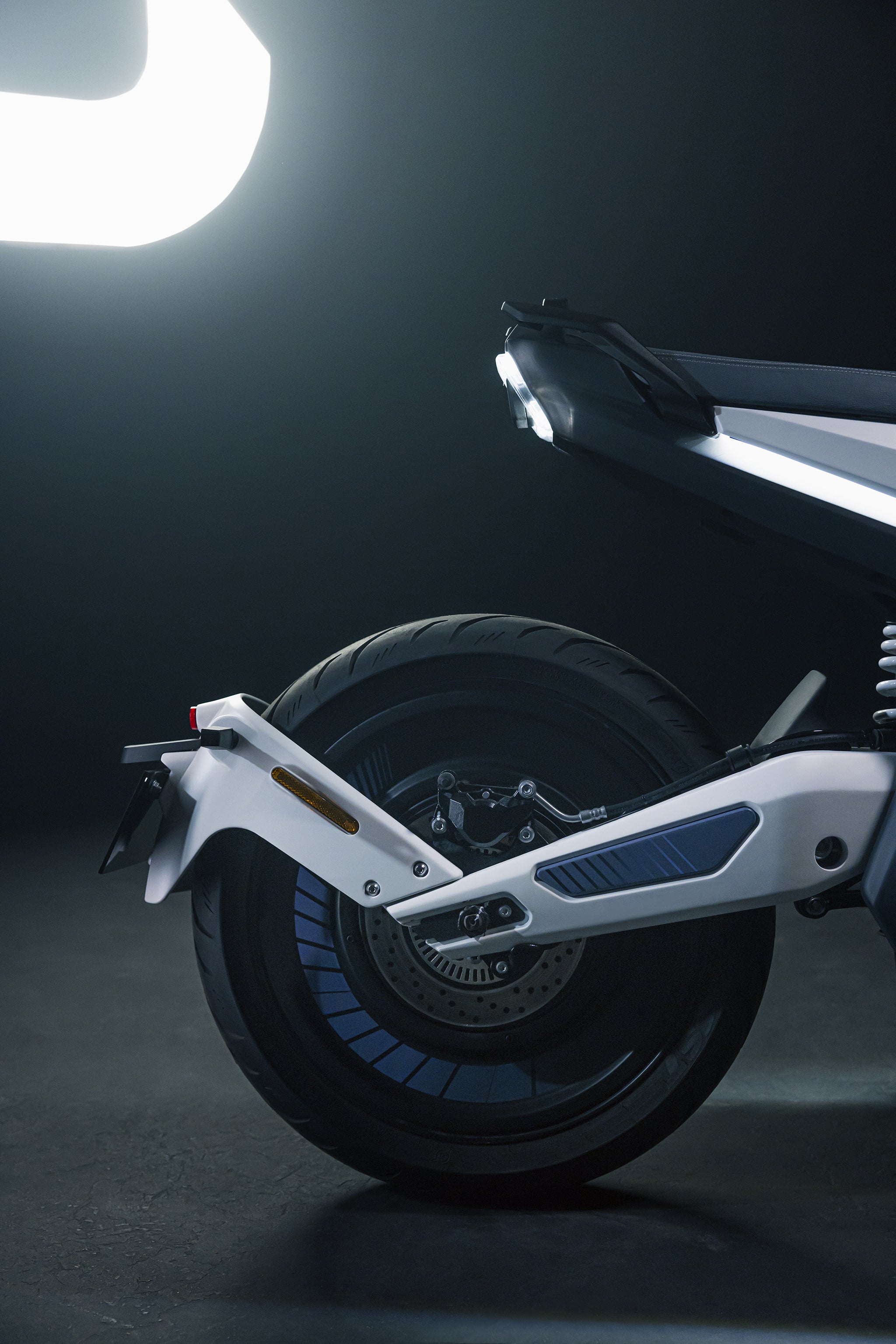 NAXEON I AM. E-Moto