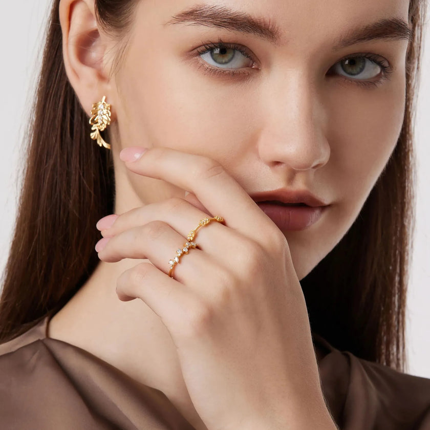 Oak Leaf 18K Gold Stackable Diamond Ring