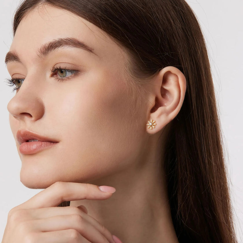 Classic Daisies Flower 18K Gold Stud Diamond Earrings